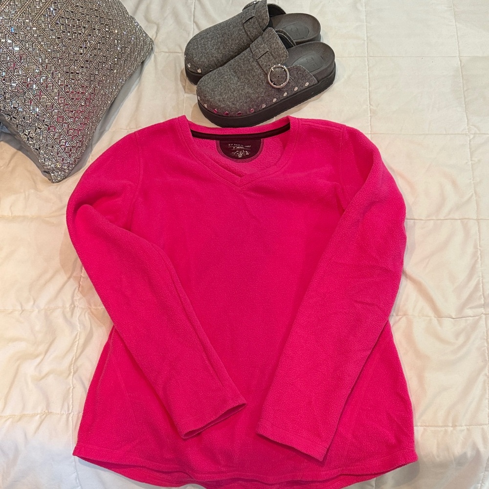 💕Tek Gear Pink V-Neck Top💕